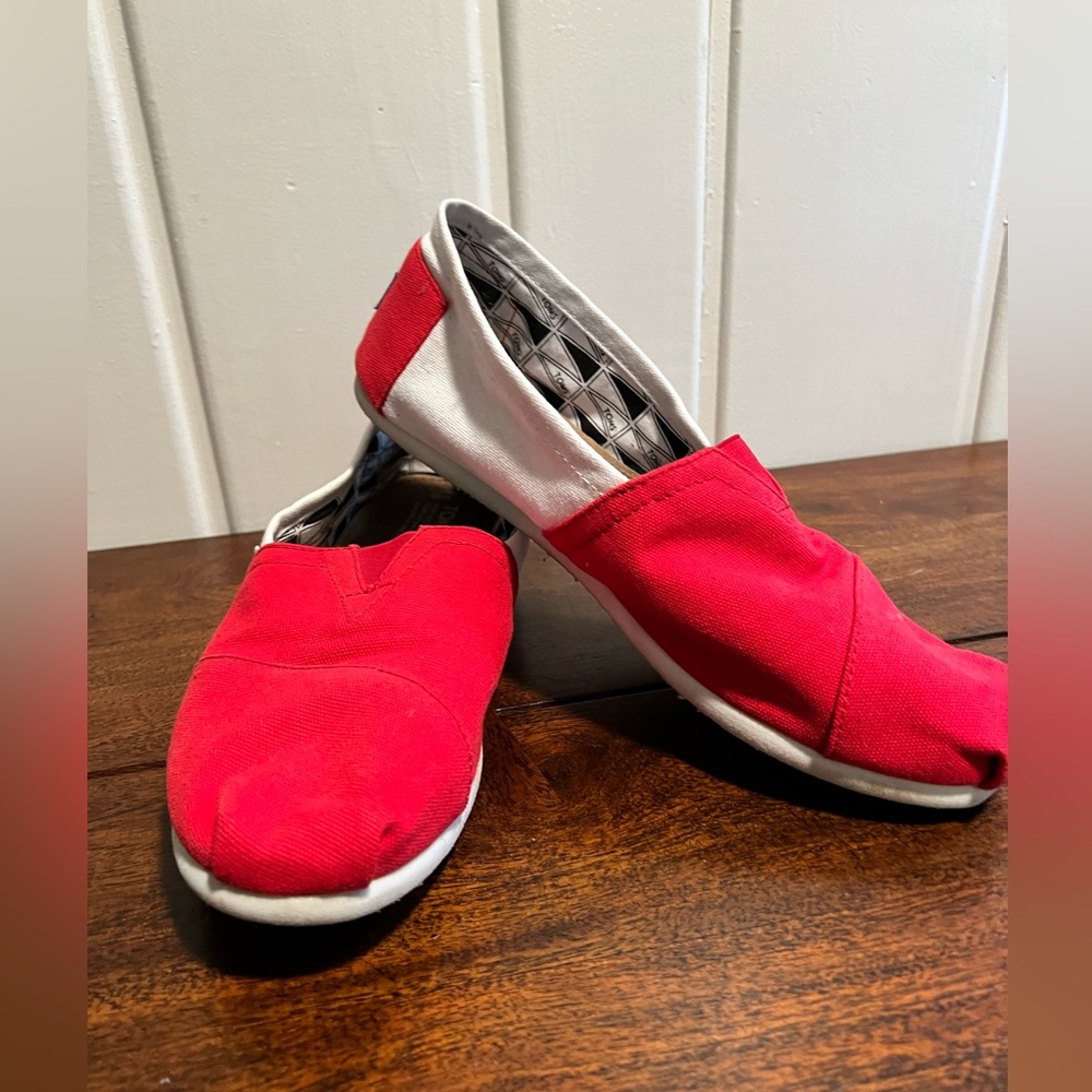 Toms Classic University of Nebraska Red White Loafers Men’s Size 10